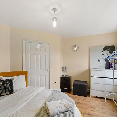 Lt Properties Unique Bungalow Style Spacious One Bedroom Apartment In Luton Town Centre Super Size Round Bed Netflix Exteriér fotografie