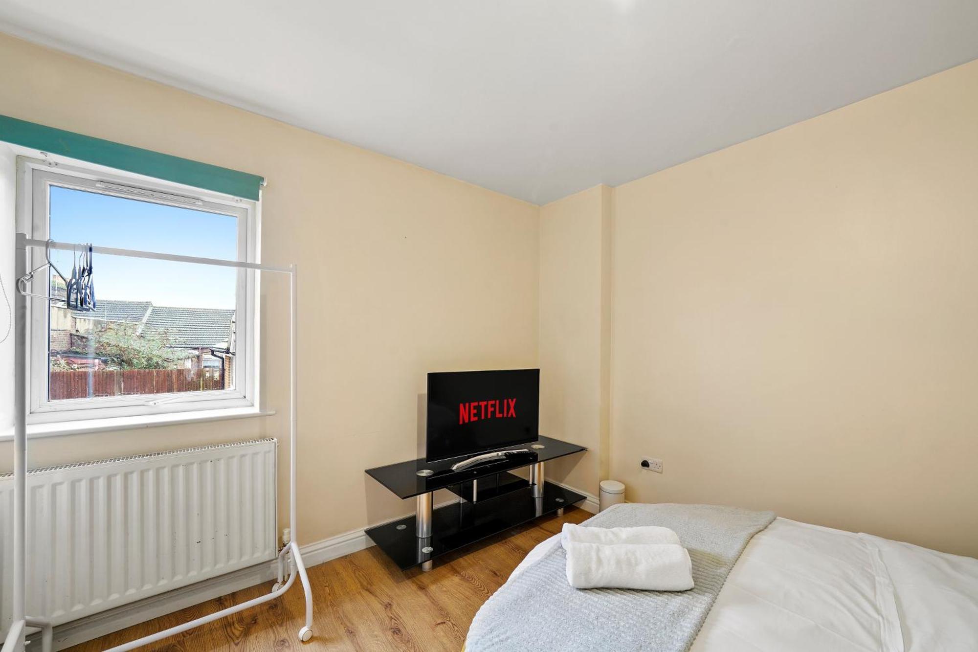 Lt Properties Unique Bungalow Style Spacious One Bedroom Apartment In Luton Town Centre Super Size Round Bed Netflix Exteriér fotografie